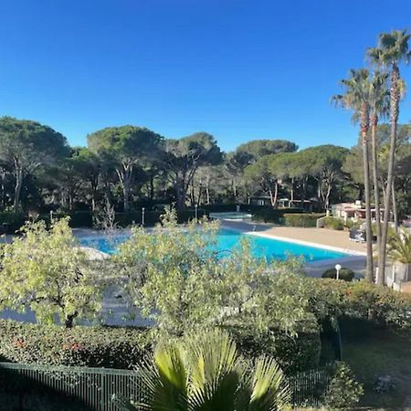 Bel appartement à Saint-Raphaël avec vue piscine Esterno foto