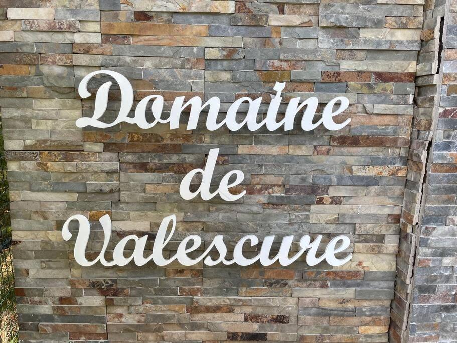 Bel appartement à Saint-Raphaël avec vue piscine Esterno foto