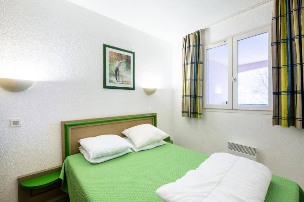 Bel appartement à Saint-Raphaël avec vue piscine Esterno foto